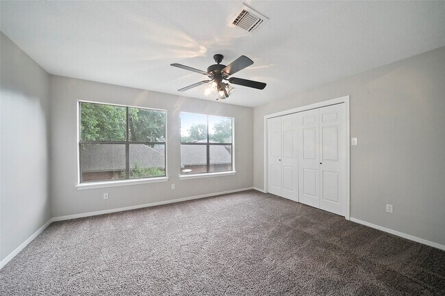 Building Photo - 2402 Brookdale Dr