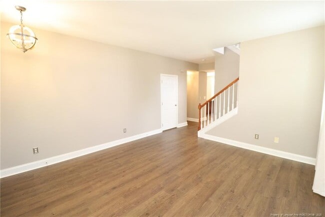 Building Photo - 137 Palmdale Ct