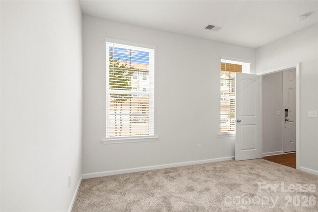 Building Photo - 7113 Brookview Ln
