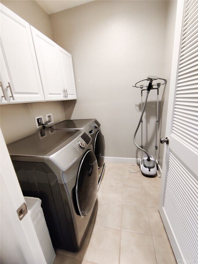 Building Photo - 537 W Foothill Blvd