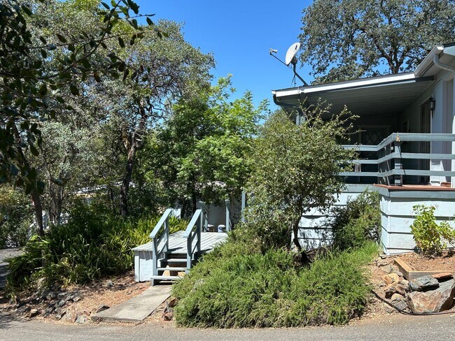 Building Photo - 373 Lodgeview Dr