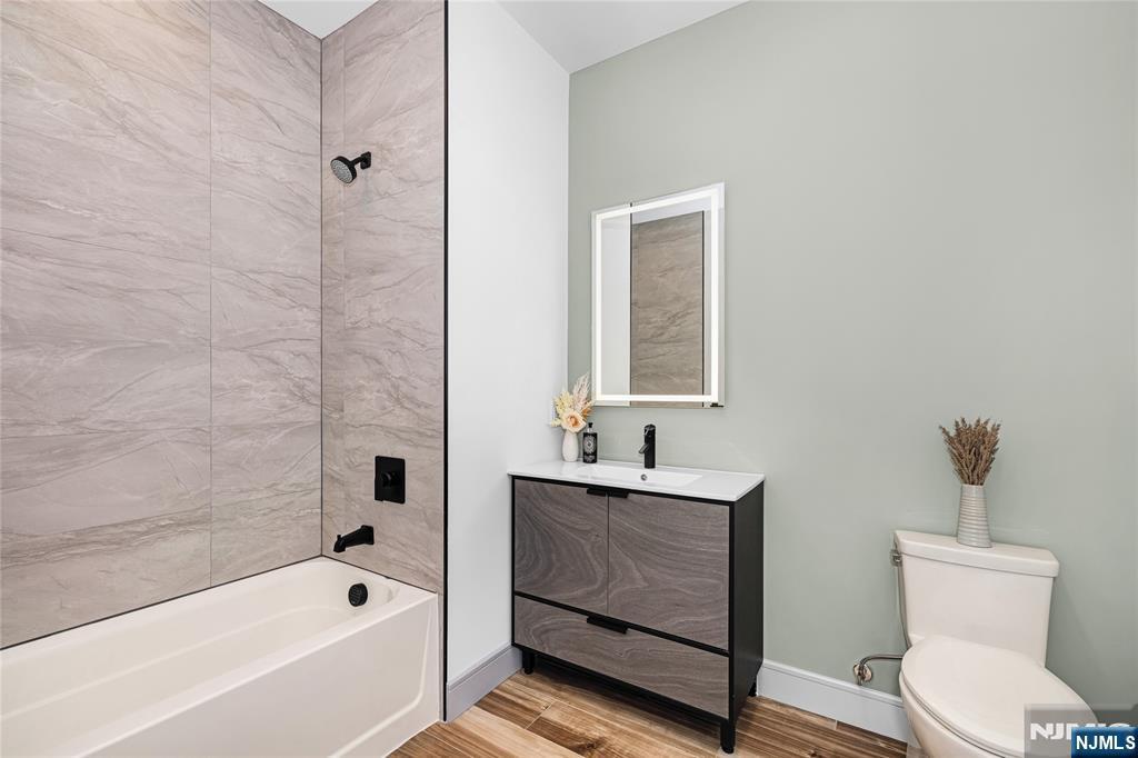 Building Photo - 1435 10th St