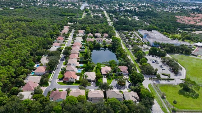 Building Photo - 212 Lone Pine Dr