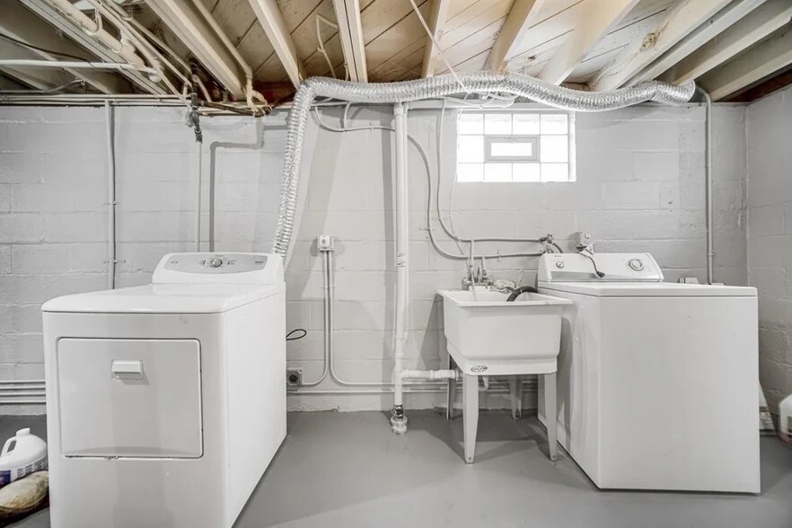 Washer / Dryer - 6806 Ridgeland Ave