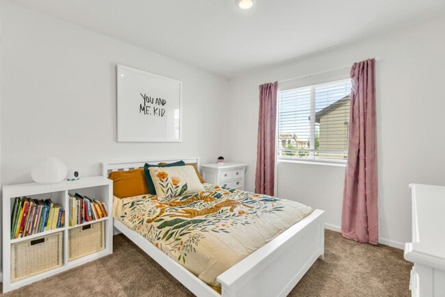 Building Photo - 4 bed / 3 bath | Upated Anatolia Home Avai...
