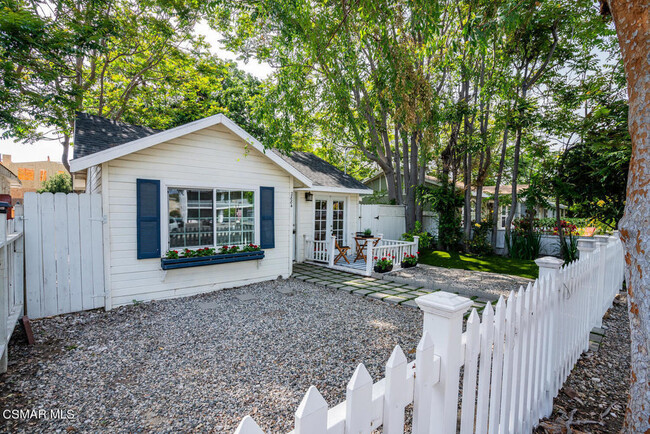 Building Photo - 2884 Crescent Way