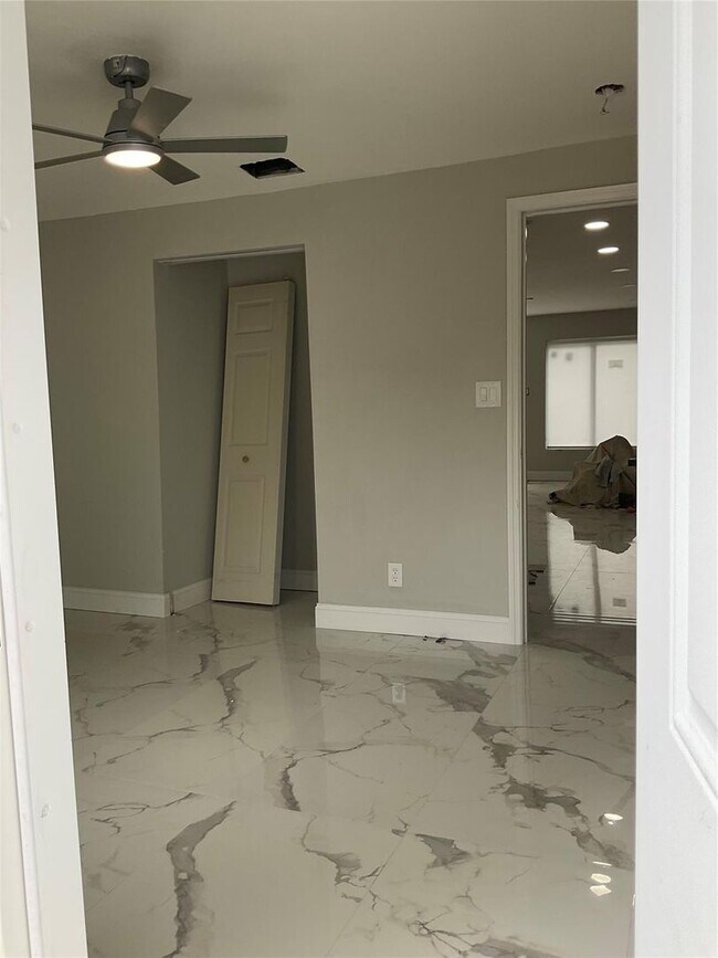 Building Photo - 642 NW 14th Way