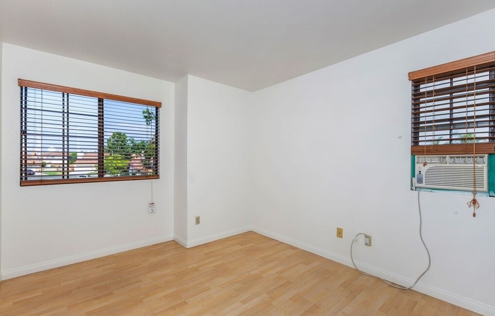 bedroom 3. furniture not included. picture taken before internal remodel. - 10734 Chinon Cir