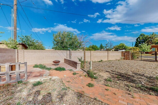 Building Photo - 1314SF Ridgecrest Brick 2 Bedroom  1 Bath ...