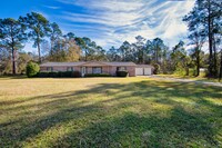 Building Photo - Country living on 2 acres in Cantonment