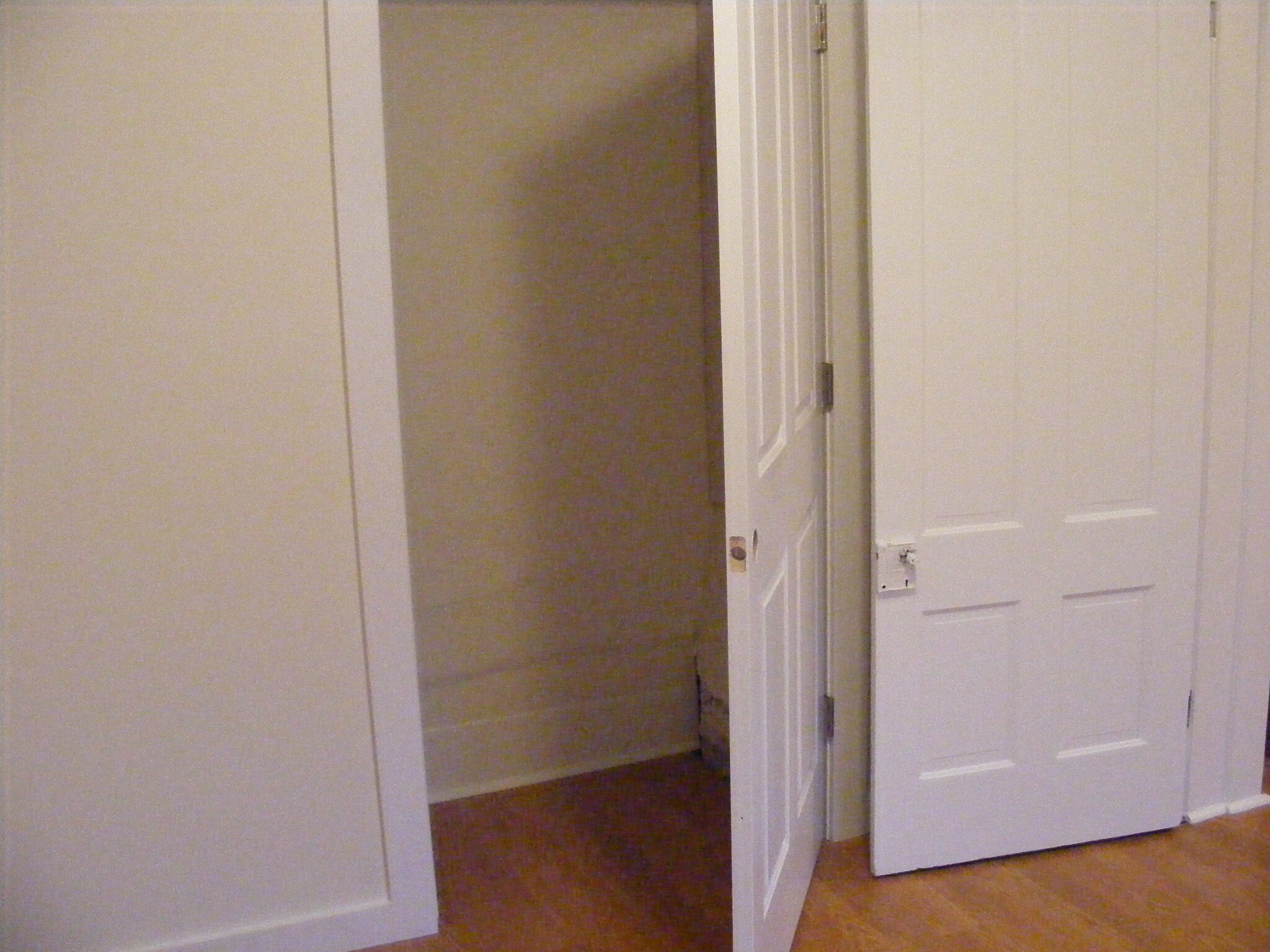 Building Photo - 123 Frost St