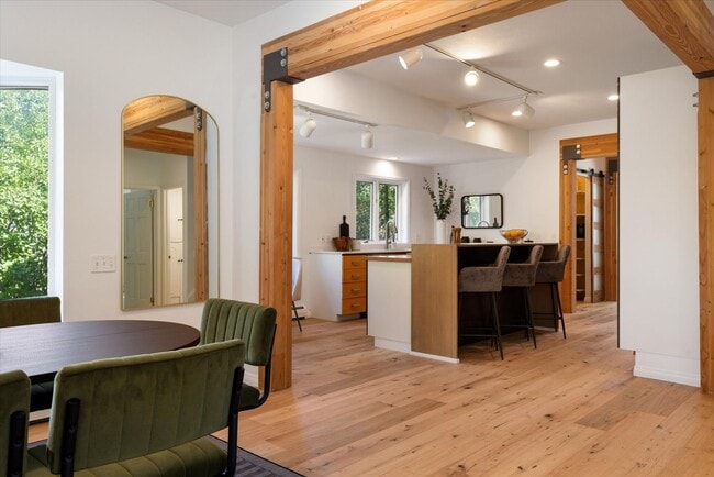 Building Photo - Open Concept Historic Home in Downtown Boz...