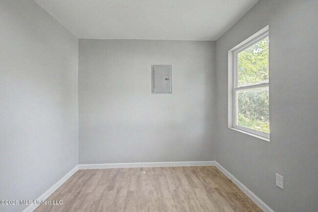 Building Photo - 3 bedroom close to D'Iberville!