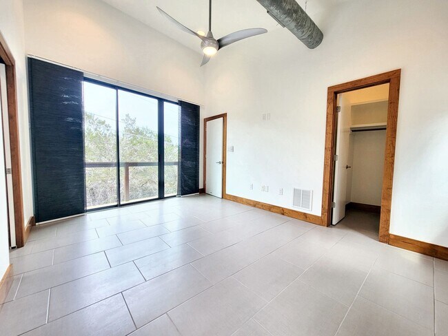 Building Photo - 325 Southwind Rd