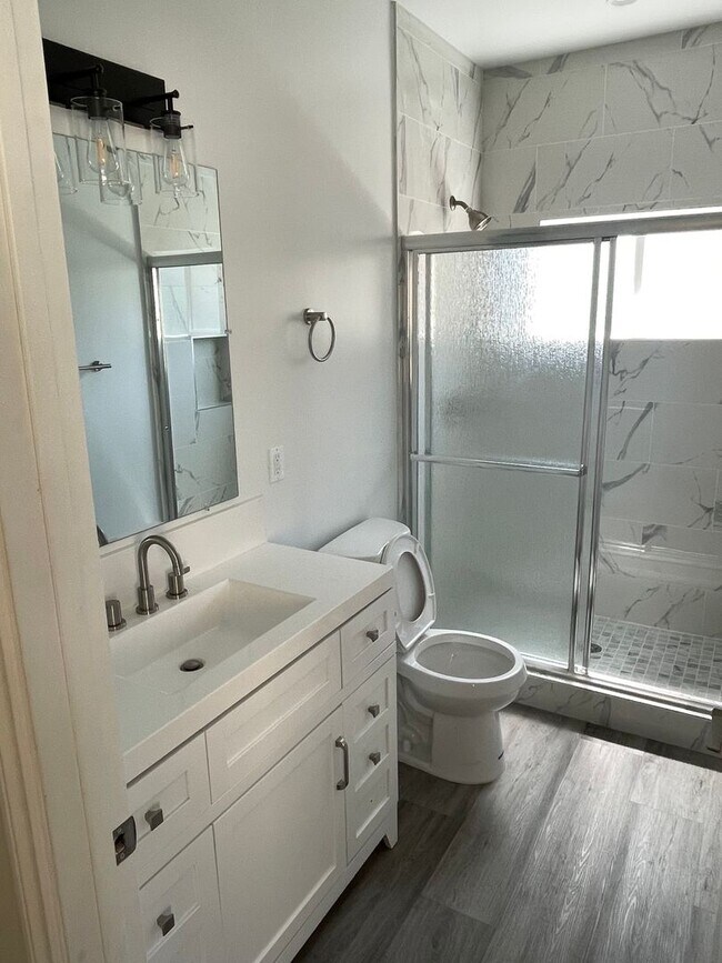 Building Photo - Shum Family Trust - R2804