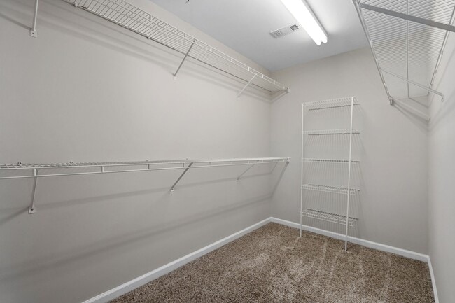 Building Photo - Spacious 4-Bedroom Two-Story Home in Dunwo...