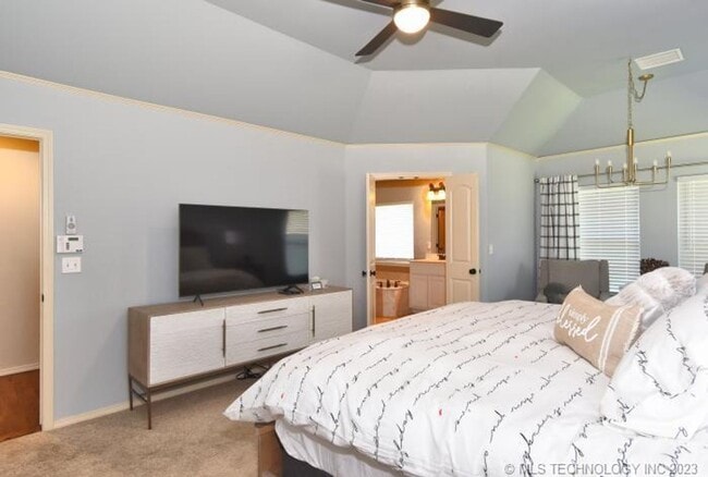 Building Photo - Room for the whole family in this 5 bedroom, 3-1/2 bath Executive Rental on corner lot in Millice...