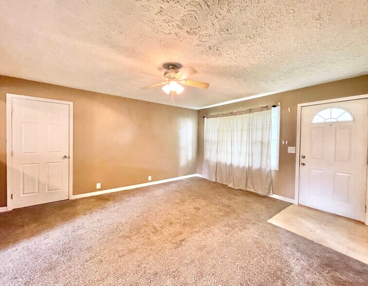Primary Photo - 407 E Lincoln St