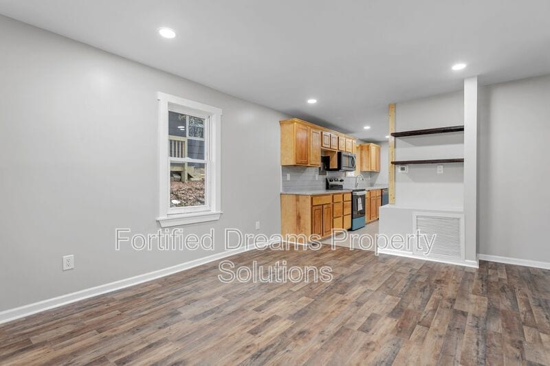 Building Photo - 1903 Larkin St