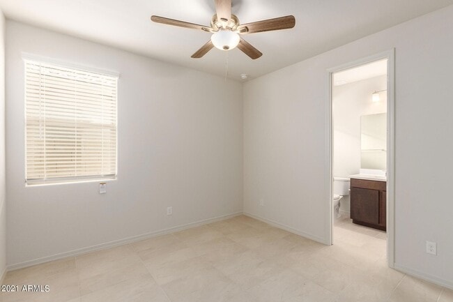 Building Photo - 8757 W Rancho Dr