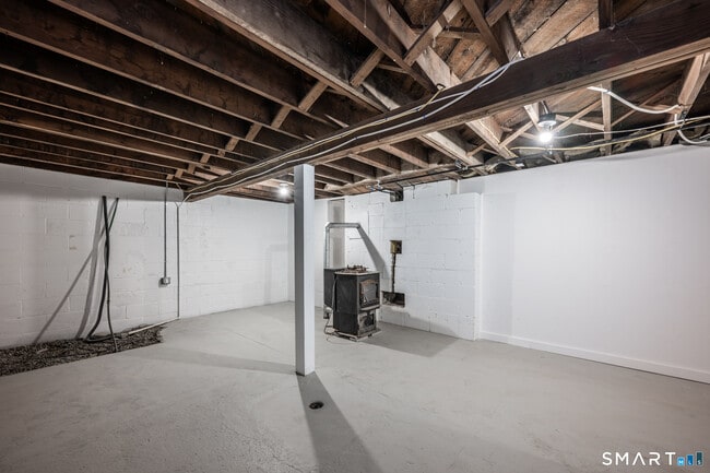 Building Photo - 220 Upper Grassy Hill Rd