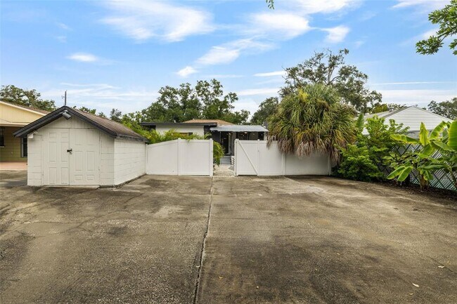 Building Photo - 1411 E Henry Ave