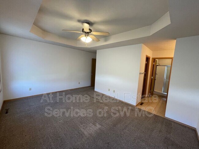 Building Photo - 1145 N Northwood Ave
