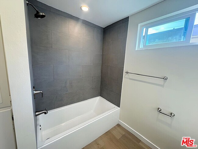 Building Photo - 1302 Amethyst St