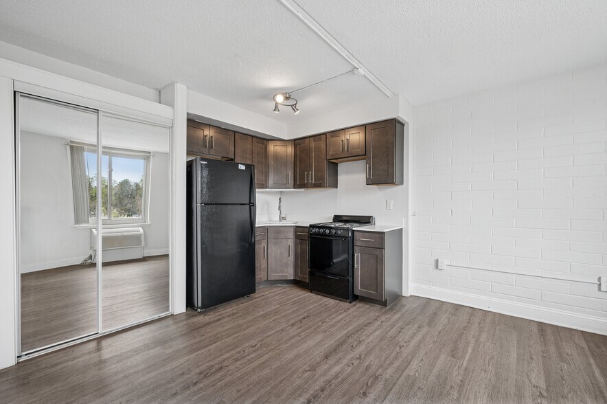 Primary Photo - Academia Suites