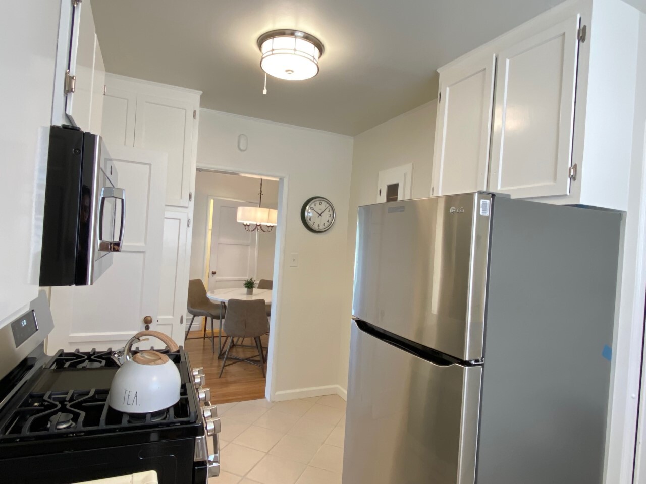 Kitchen - 1290 Devon Ave