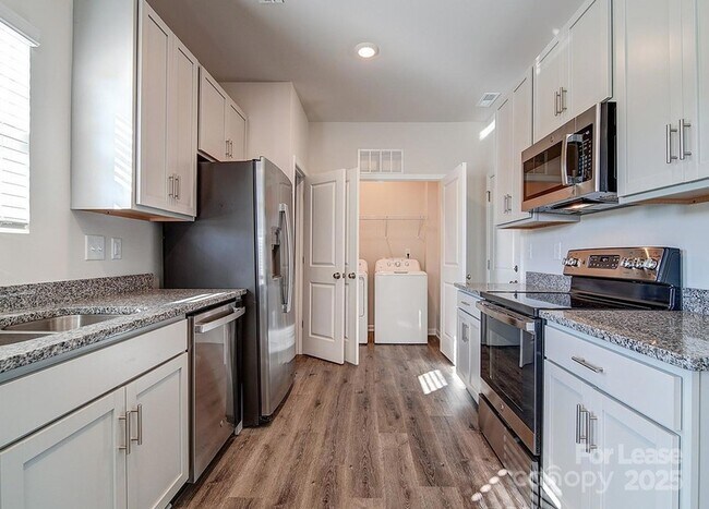 Building Photo - 154 Almaden St