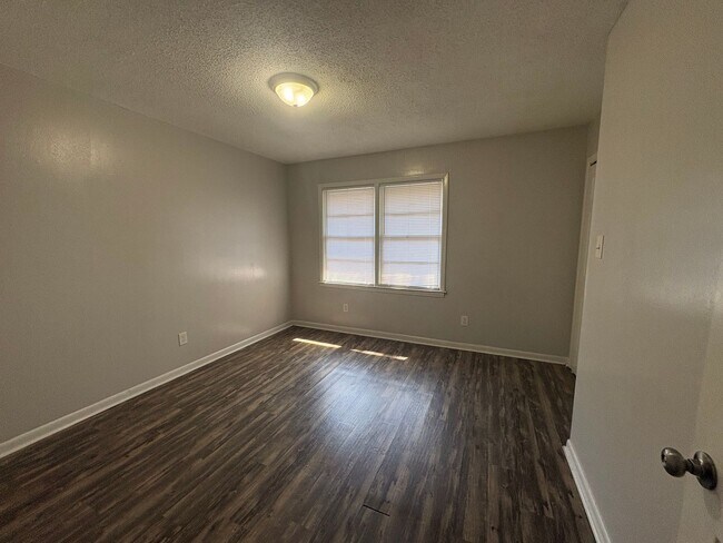 Building Photo - 131 Wall St