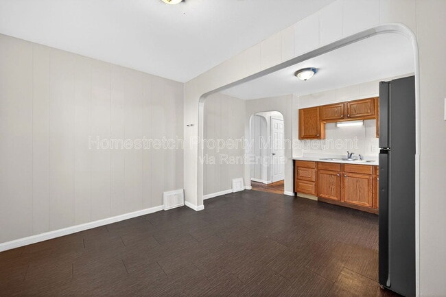 Building Photo - 6029 Evergreen Blvd