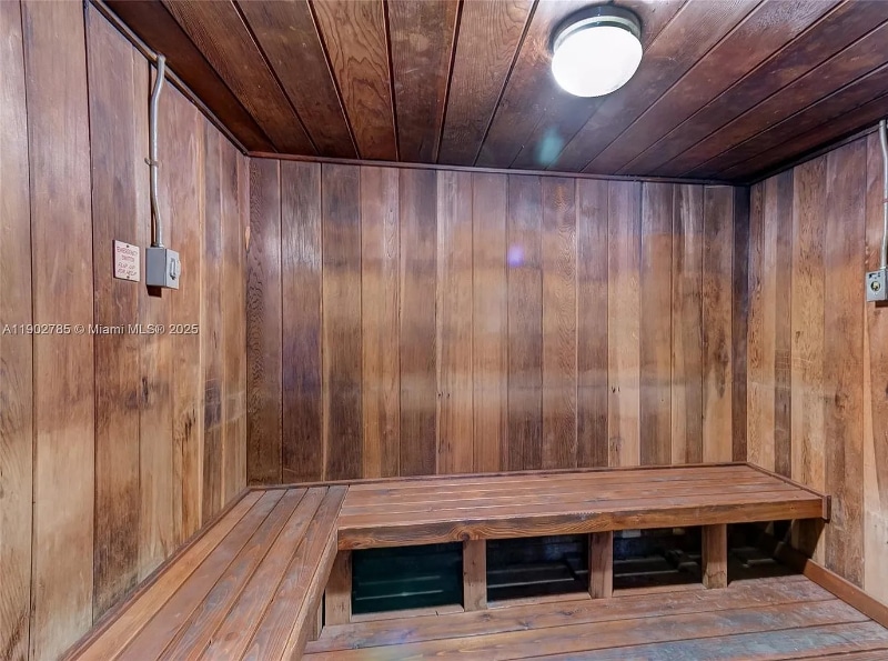 Building Photo - 320 NE 12th Ave