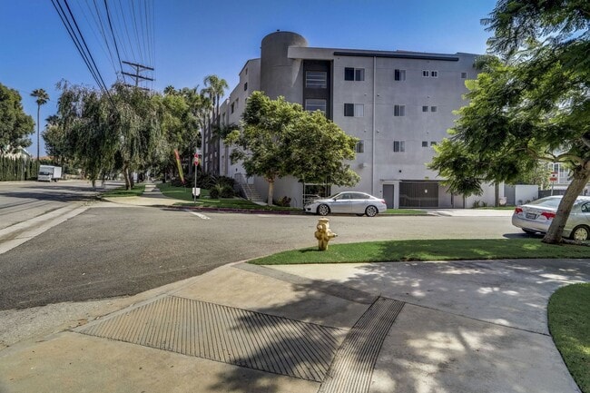 Building Photo - 16070 Sunset Blvd