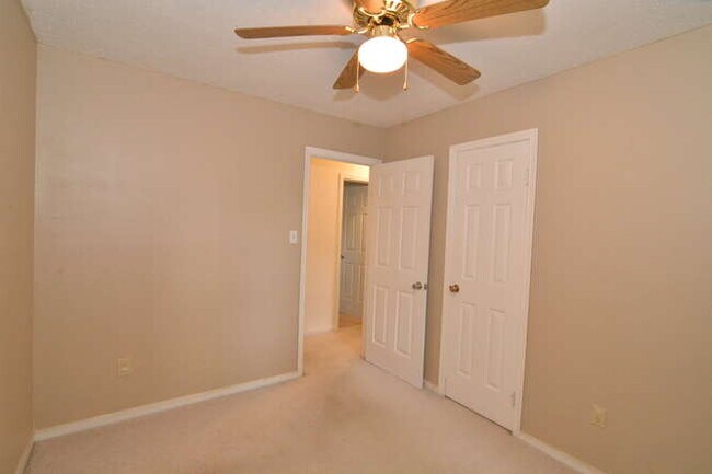 Building Photo - 1020 Tealwood Dr