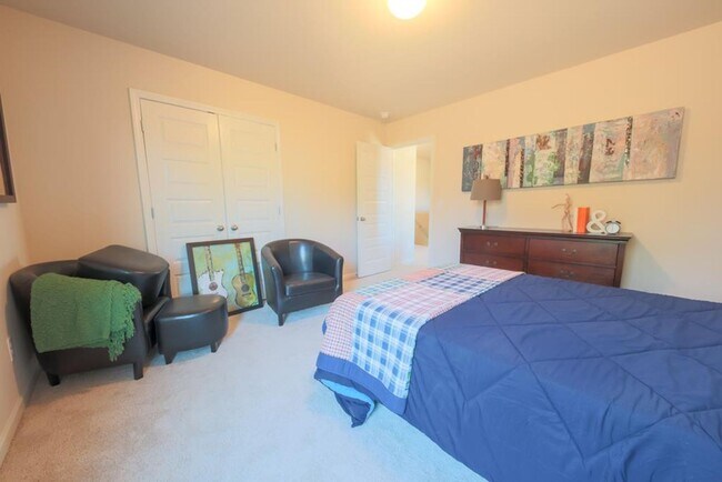 Building Photo - 5036 Vine Ln