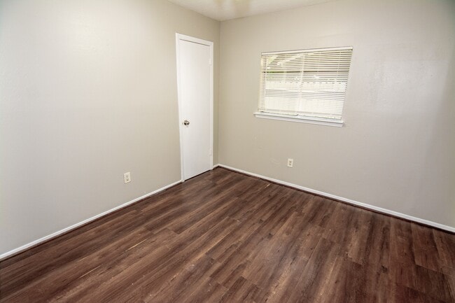 Building Photo - 5235 Enchanted Mist Dr