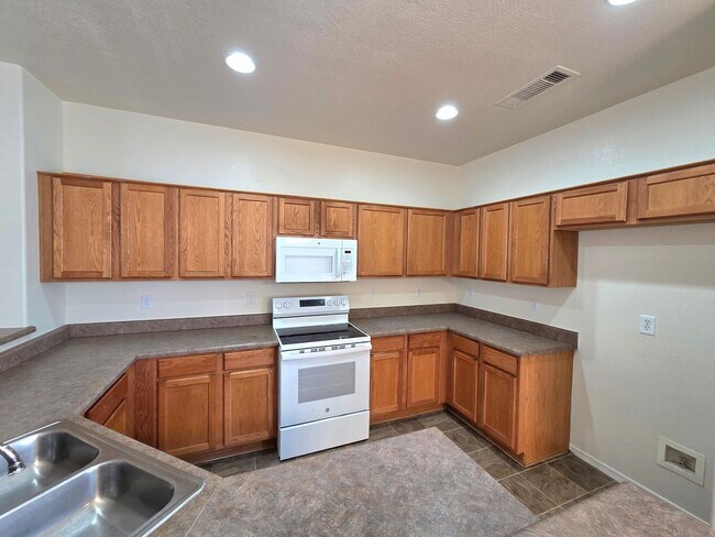 Building Photo - 609 W Rio Vista Ln