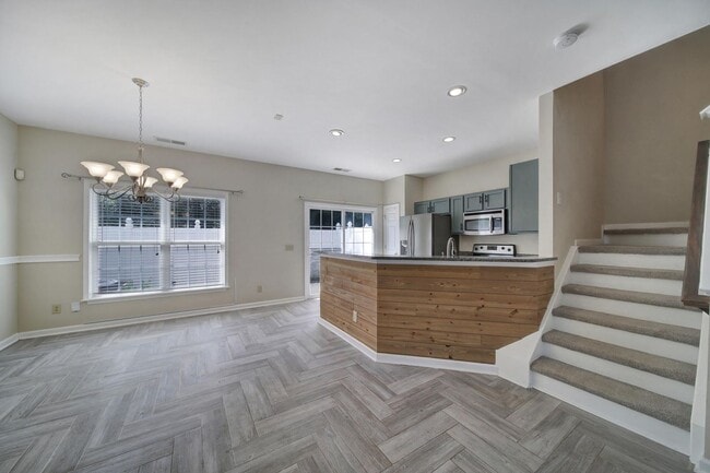 Building Photo - Lovely 3 Bed 2.5 Bath Townhome in Matthews