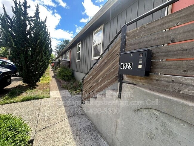 Building Photo - 4725 NE 50th Pl