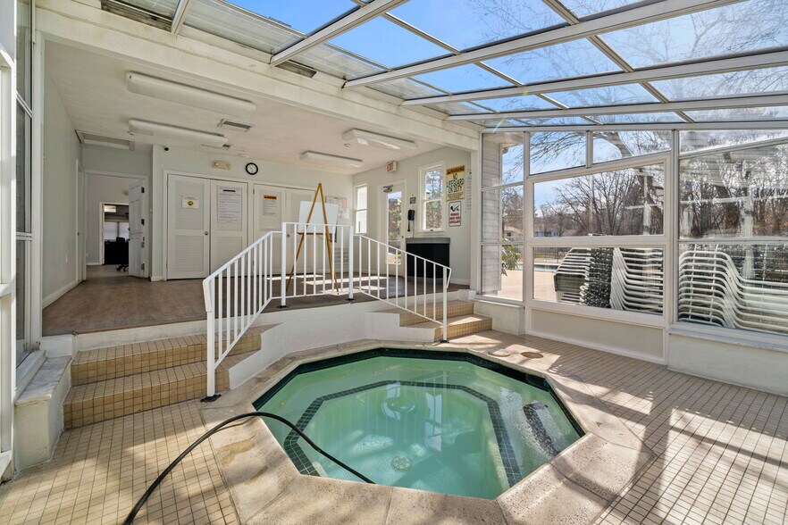 Building Photo - 5 Thoreau Ct