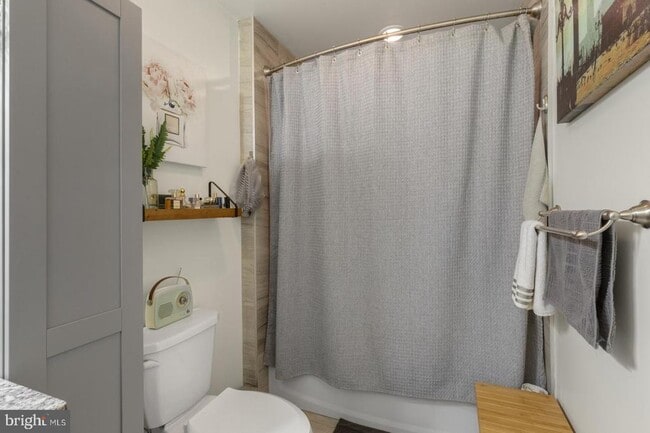 Building Photo - 2411 Kensington Ave