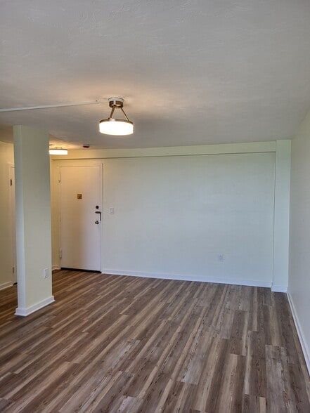 Building Photo - 11720 Edgewater Dr