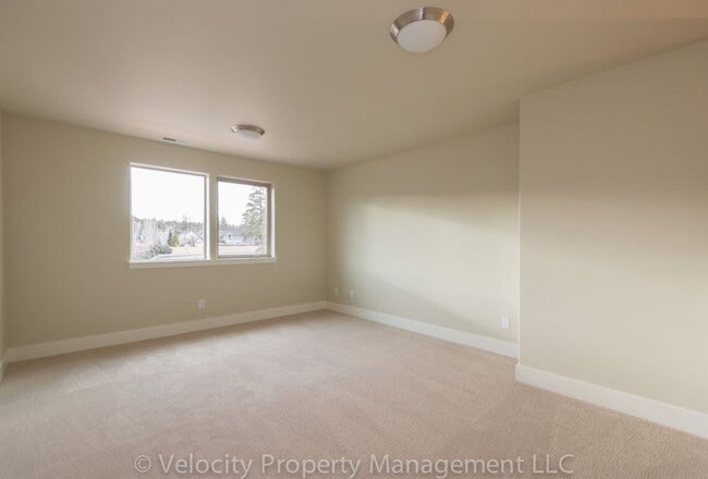 Building Photo - Townhome with Primary Bedroom on the Main ...