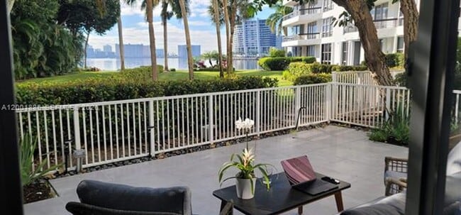 Building Photo - 3600 Mystic Pointe Dr