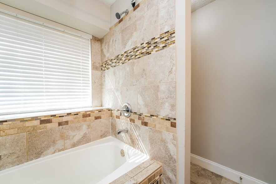 Building Photo - 1959 Corners Cir