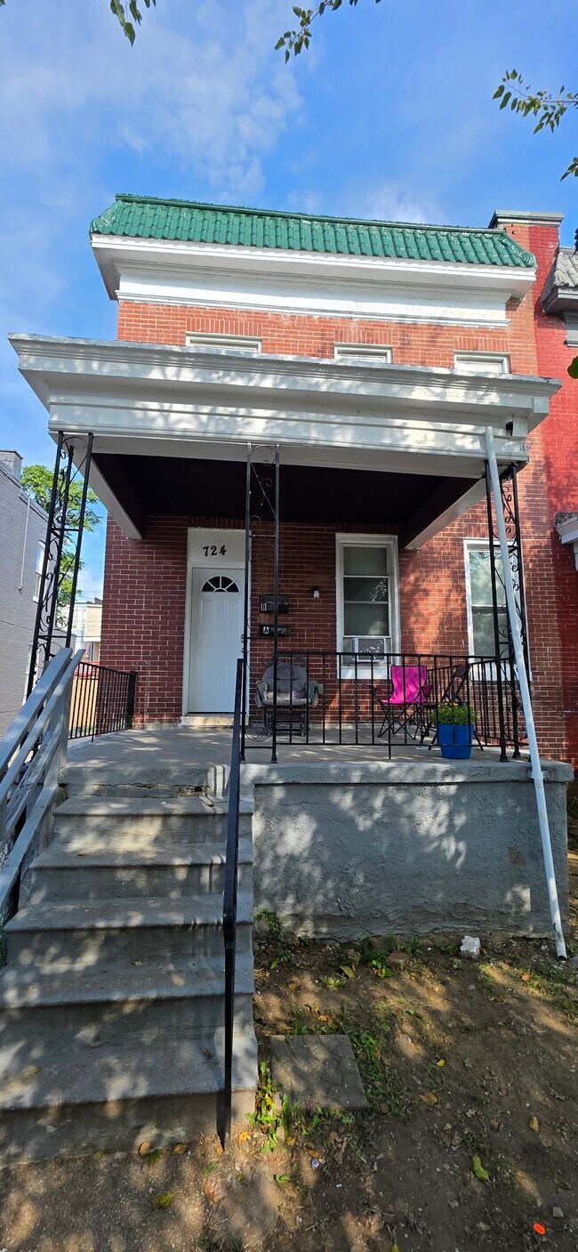 Building Photo - 724 Edgewood St