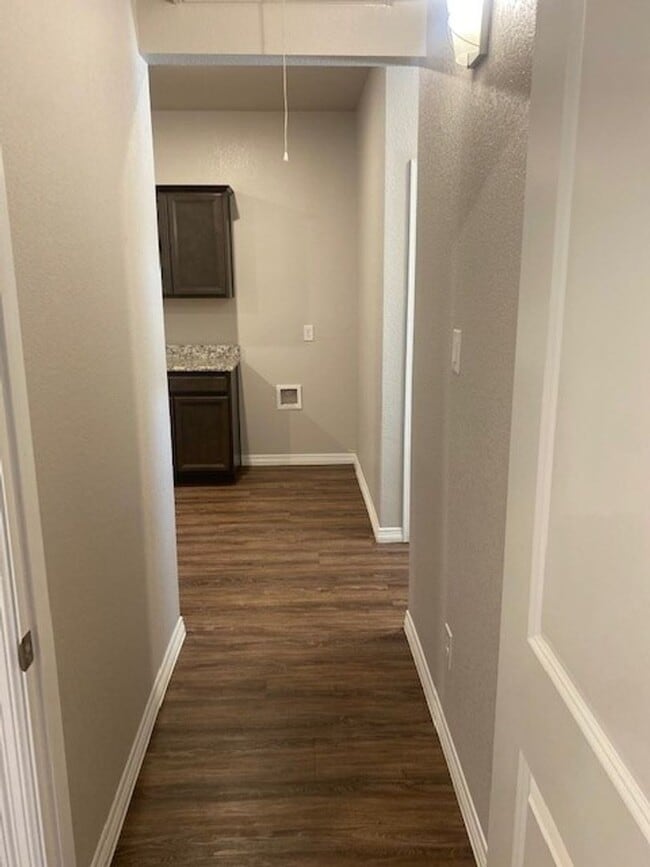 Building Photo - $200 OFF YOUR FIRST MONTH RENT MOVE IN SPECIAL