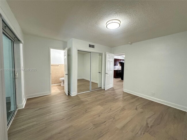 Building Photo - 110 NE 19th Ave